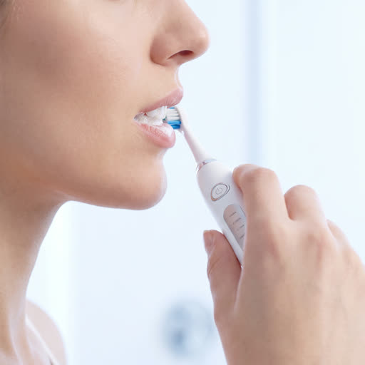 Brushing with the ONOSONIC DX-1
